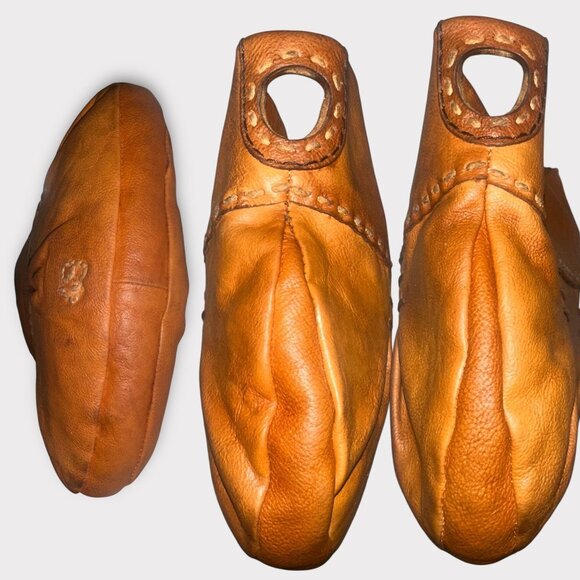 Elegant Tan Leather Crossbody Bag - Picture 7 of 11